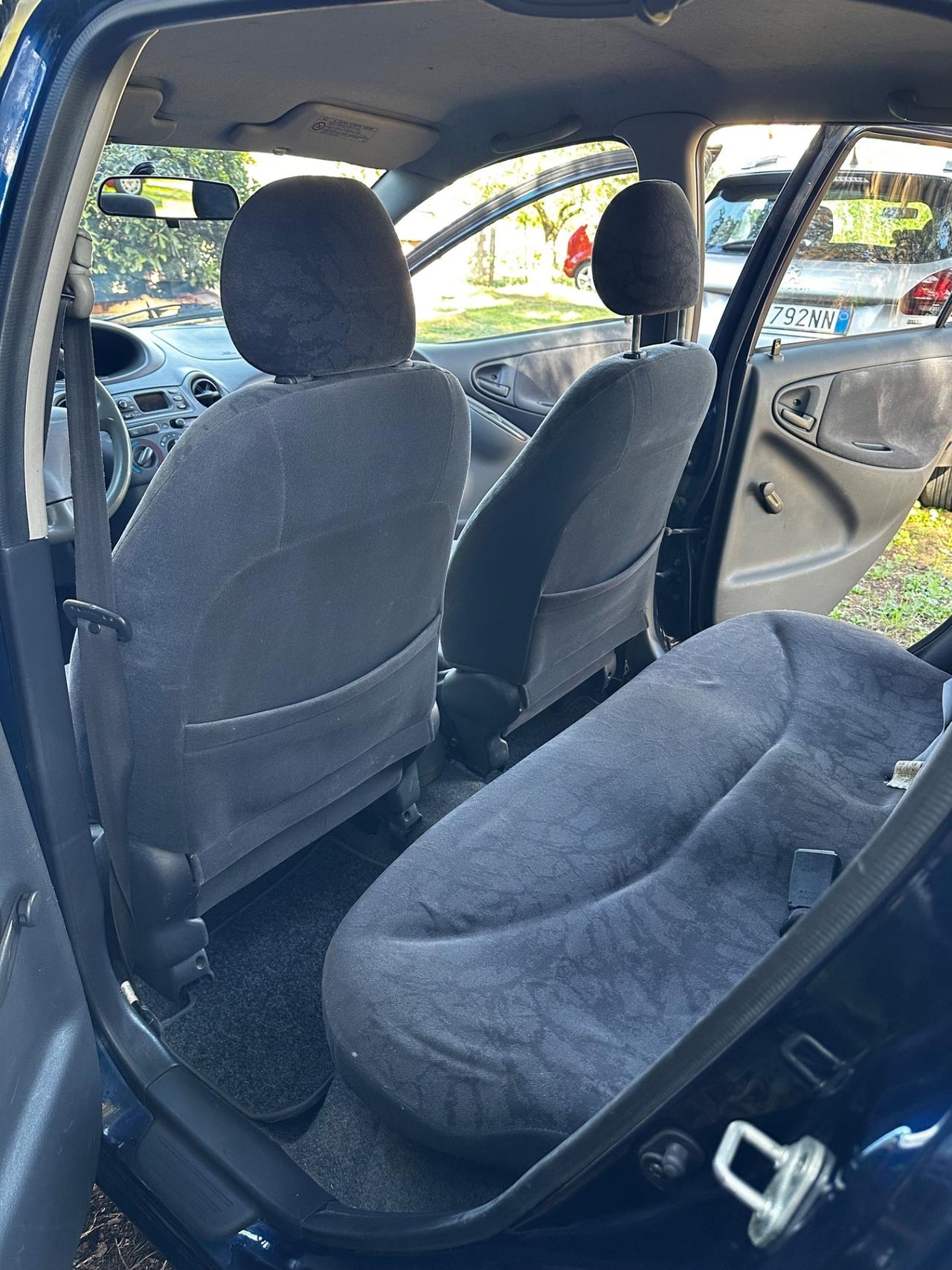 Toyota Yaris 1.0i 16V cat 3 porte Sol