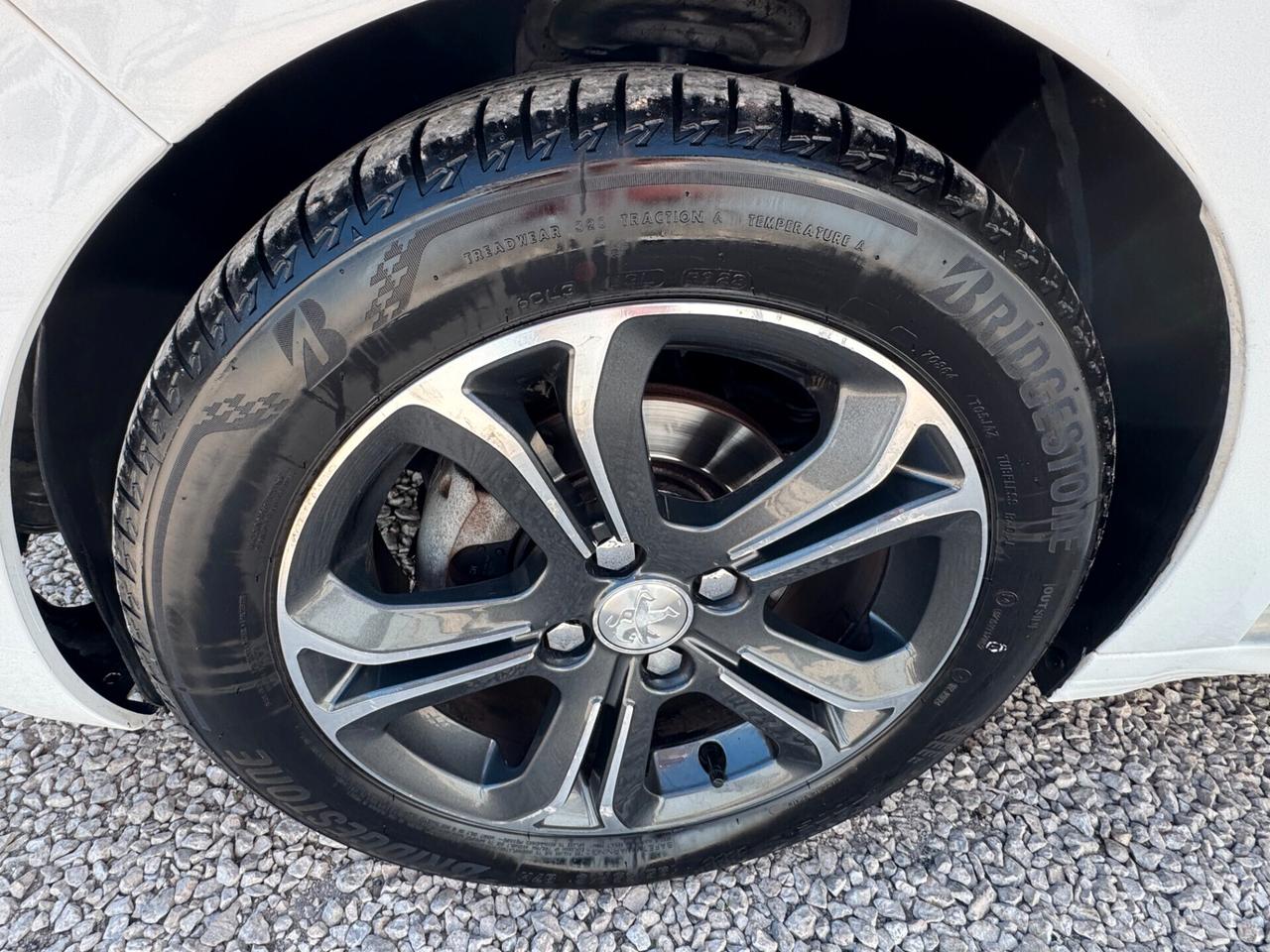 Peugeot 208 5 porte 1400 GPL Motore Nuovo 2014