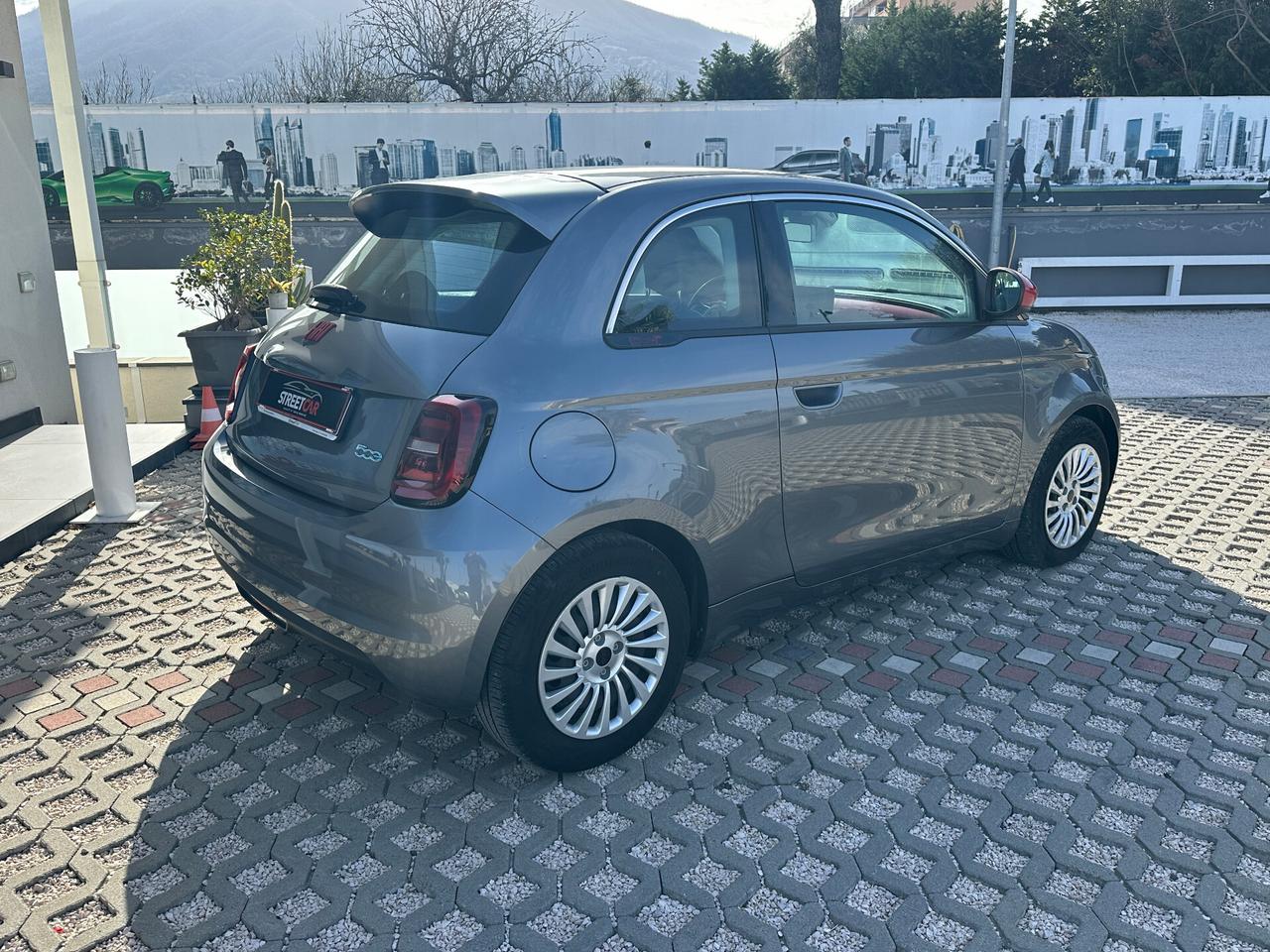 Fiat 500 500e Berlina 23,8 kWh Red Edition