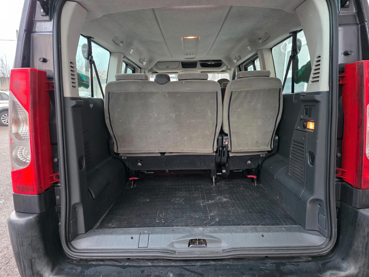 Peugeot Expert 2.0 HDi 136CV FAP 9 POSTI