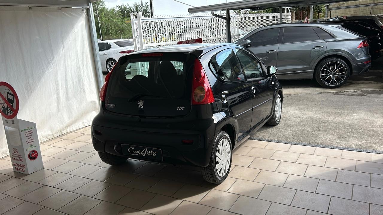 Peugeot 107 1.0 Benz. Sweet Years 2010