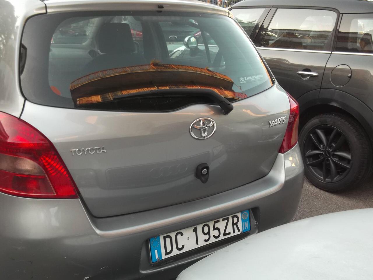 Toyota Yaris 1.0 5 porte Sol