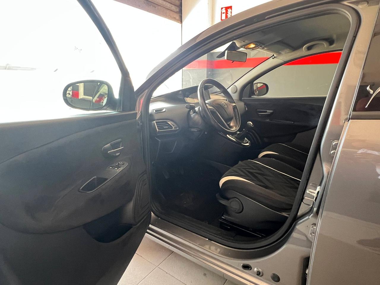 Lancia Ypsilon 1.3 MJT 16V 95 CV 5 porte S&S Gold