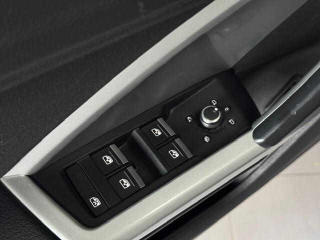 Audi Q3 SPB 35 TDI S tronic line edition NAV CAM KM CERT