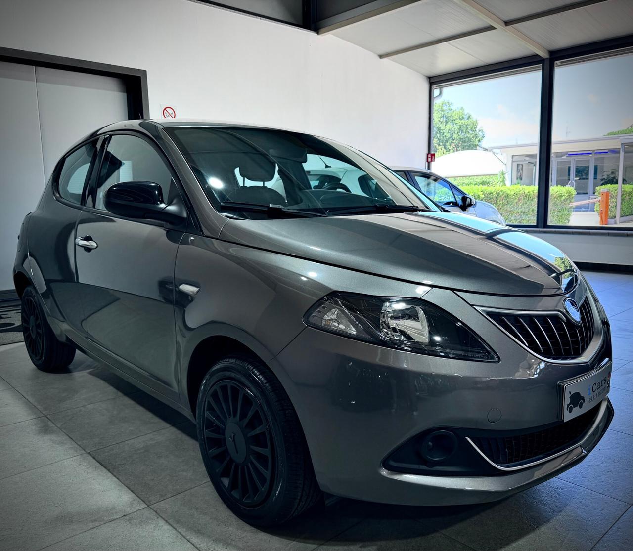 Lancia Ypsilon 1.0 70CV Hybrid Silver