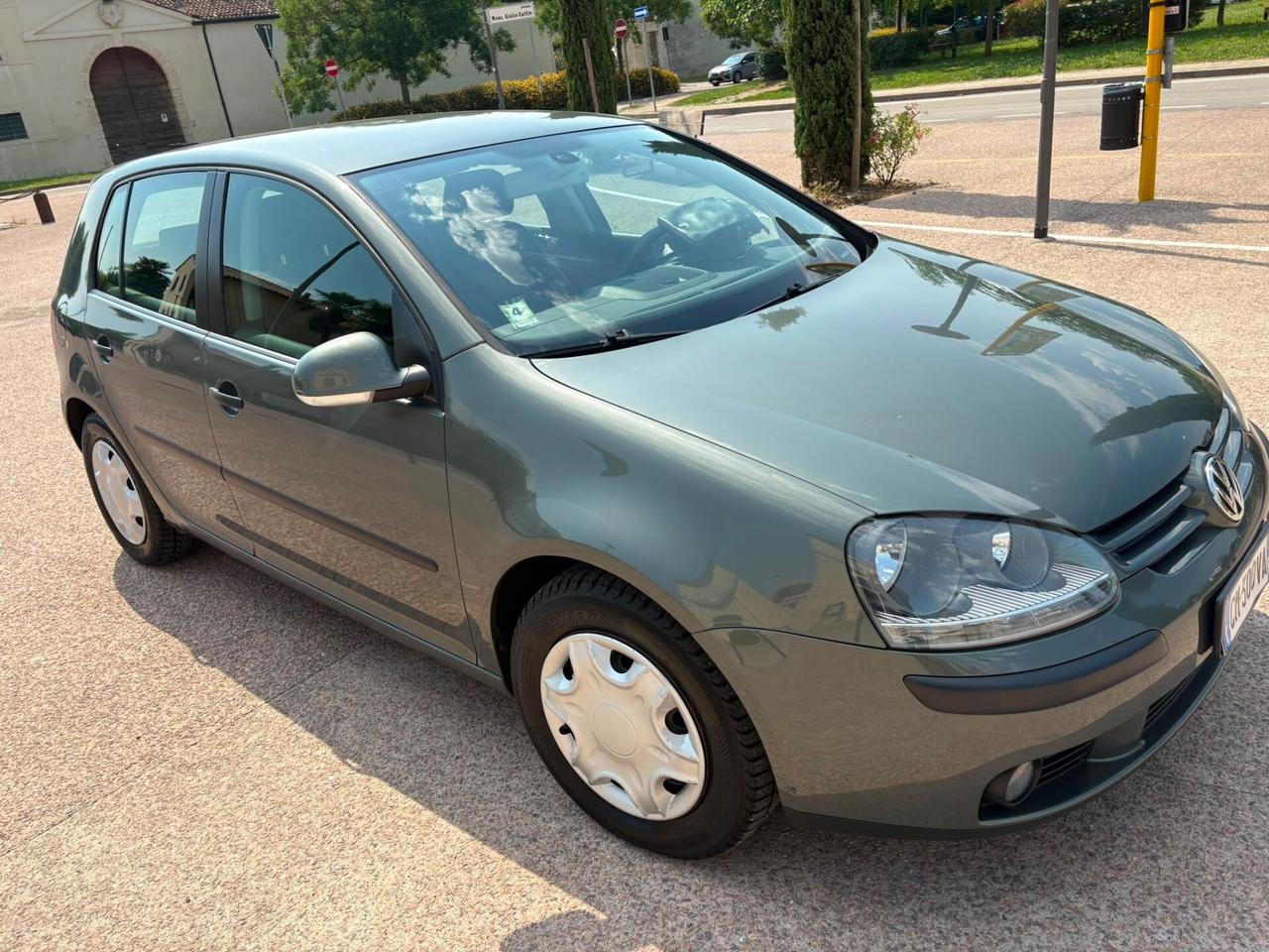 Volkswagen Golf 1.6 16V FSI
