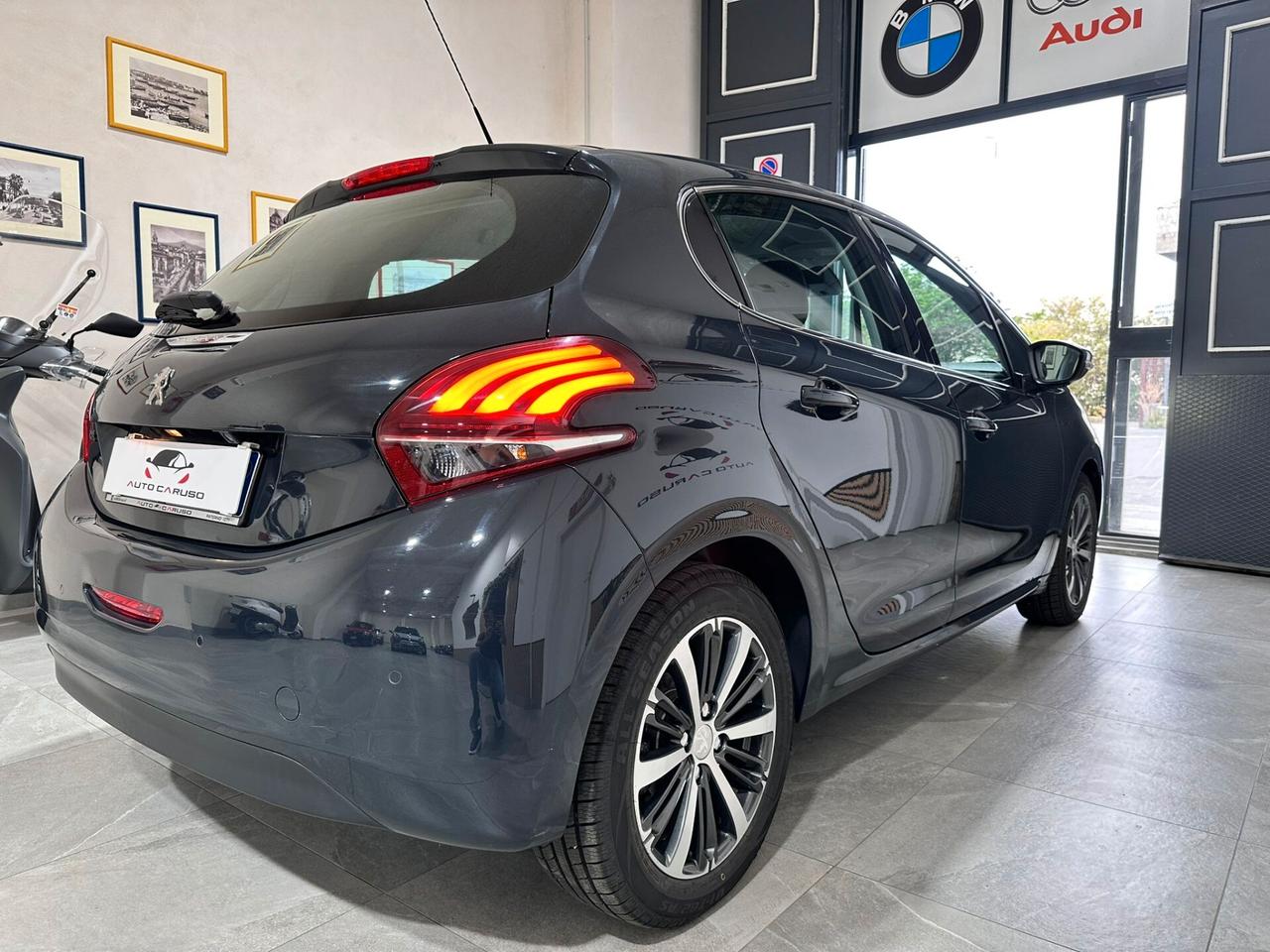 Peugeot 208 BlueHDi Allure - FULL – DA VETRINA – LED – NAVI
