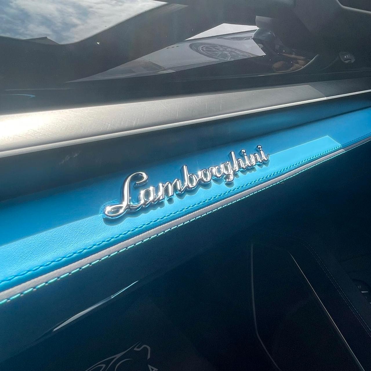 Lamborghini Urus 4.0 SE 2.000KM