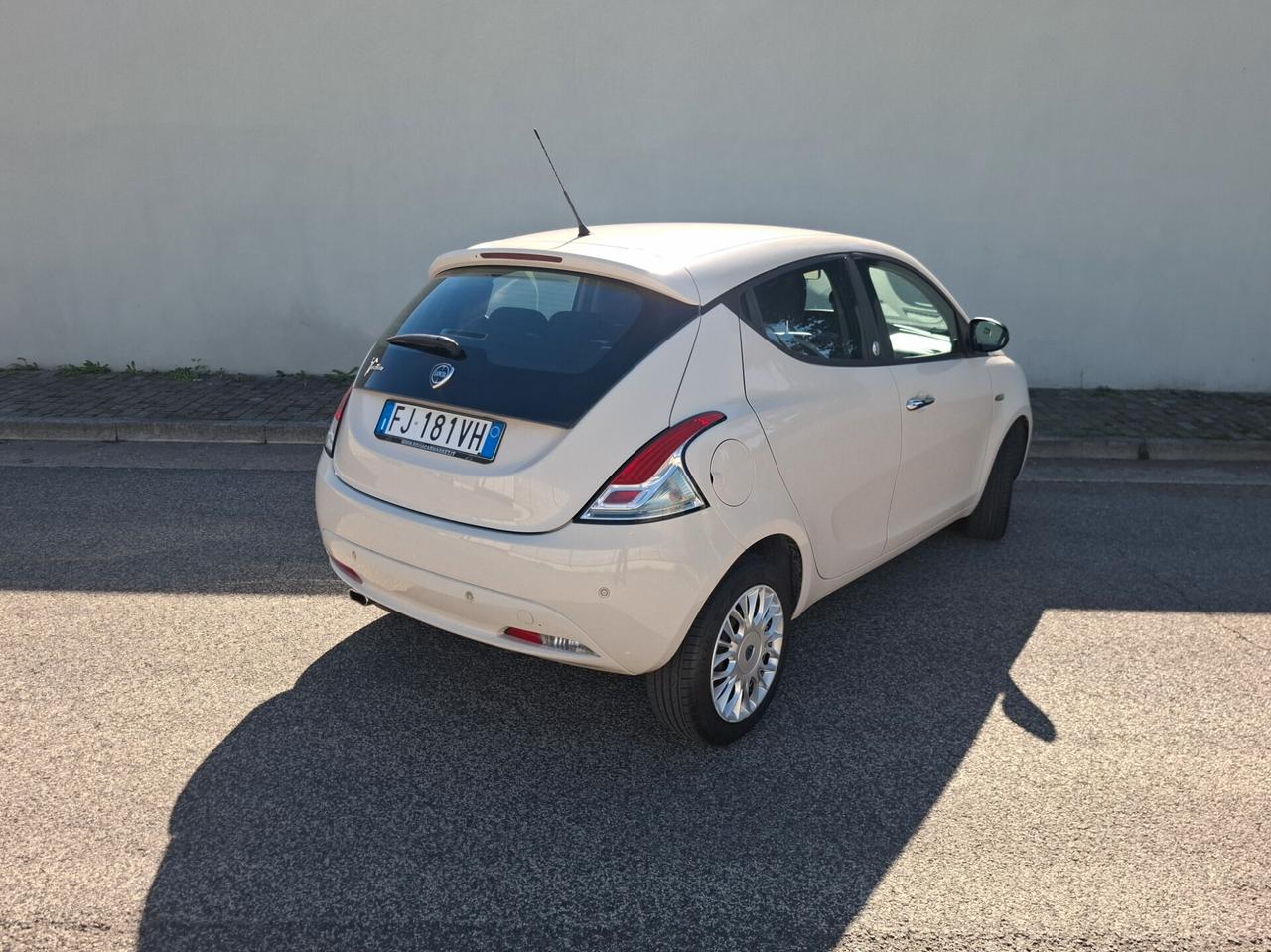 Lancia Ypsilon 1.2 69 CV 5 porte GPL Ecochic Silver