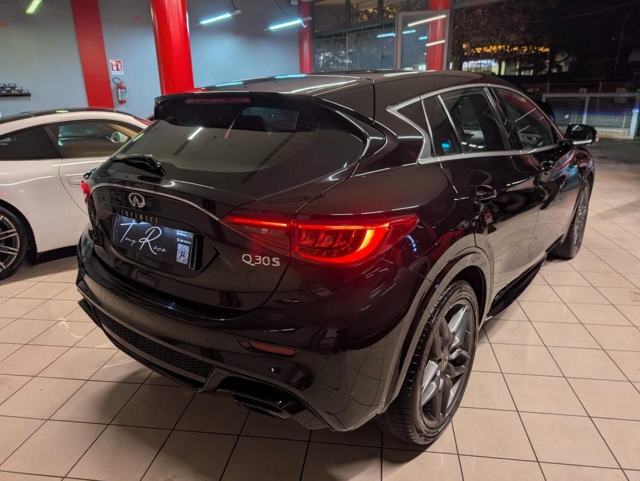 Infiniti Q30 1.5 diesel Sport Black