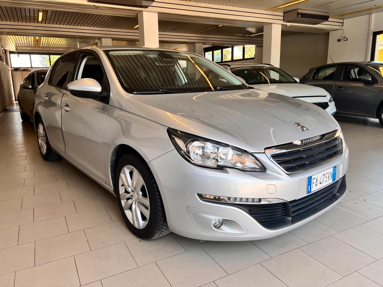 Peugeot 308 BlueHDi 120 S&S Business