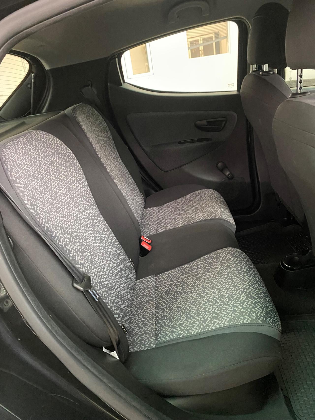 Lancia Ypsilon Hybrid Firefly