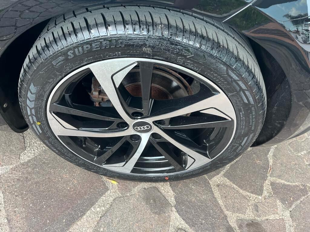 Audi TT Roadster 2.0 TDI ultra S line cockpit manuale