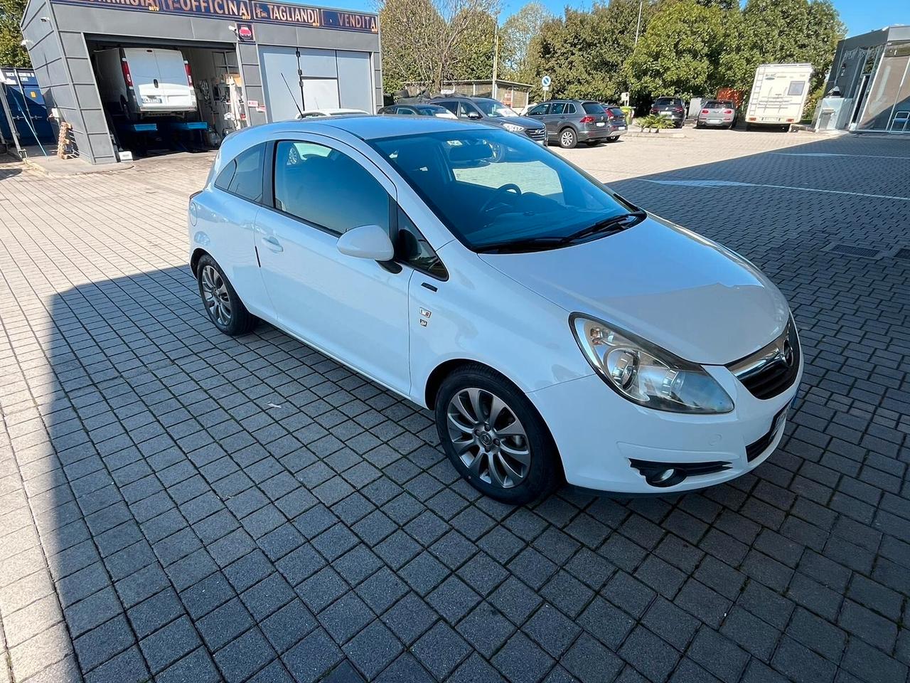 Opel Corsa 1.2 80CV 3 porte GPL-TECH Edition
