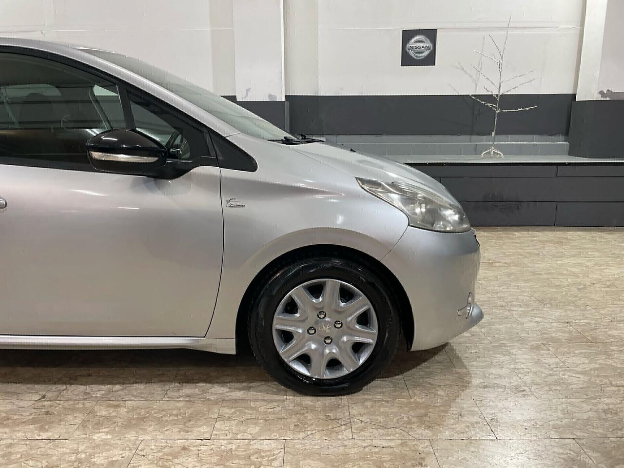 Peugeot 208 1.4 HDi 68 CV 5 porte Allure