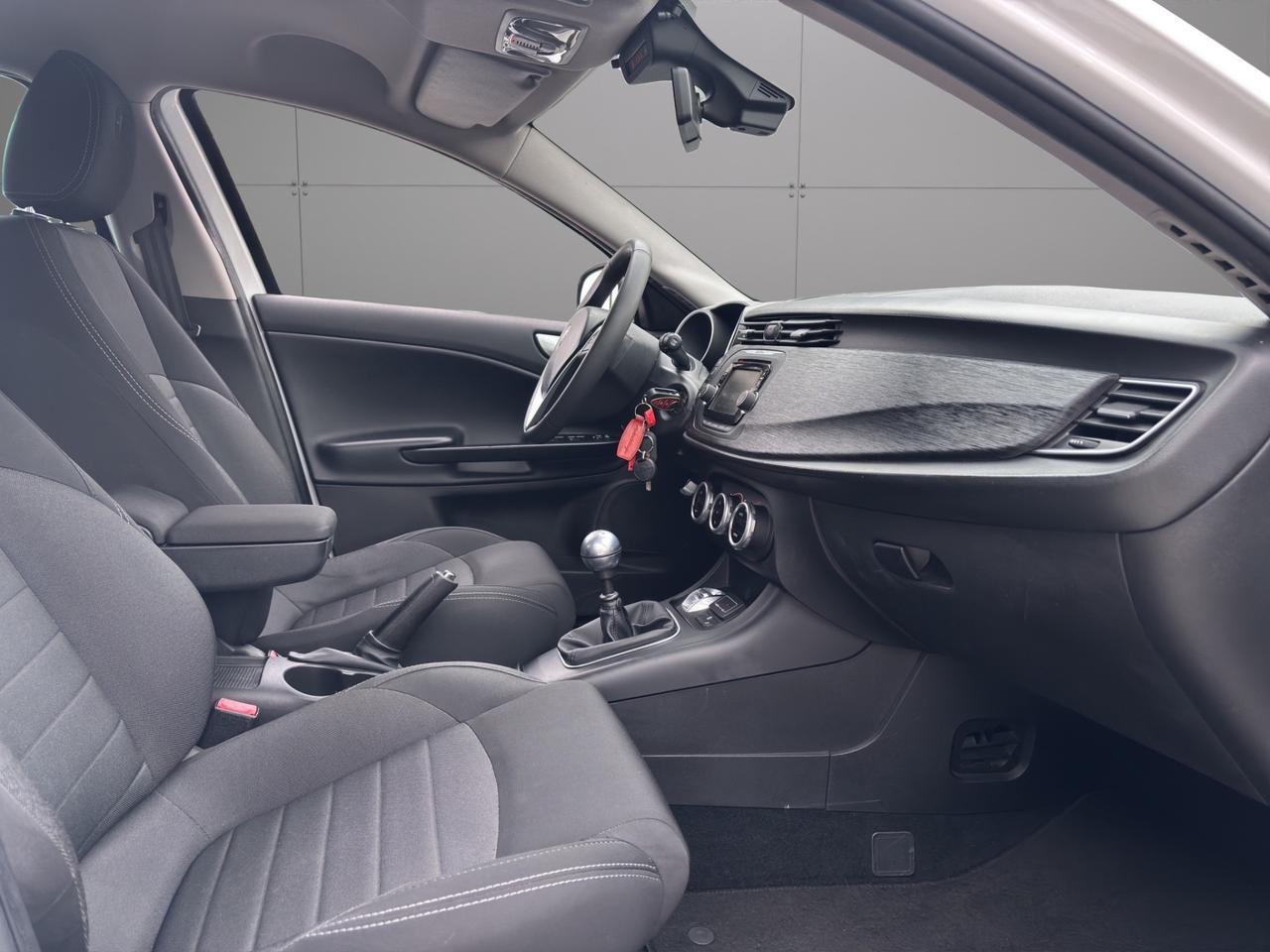 Alfa Romeo - Giulietta 1.6 jtdm Super 120cv