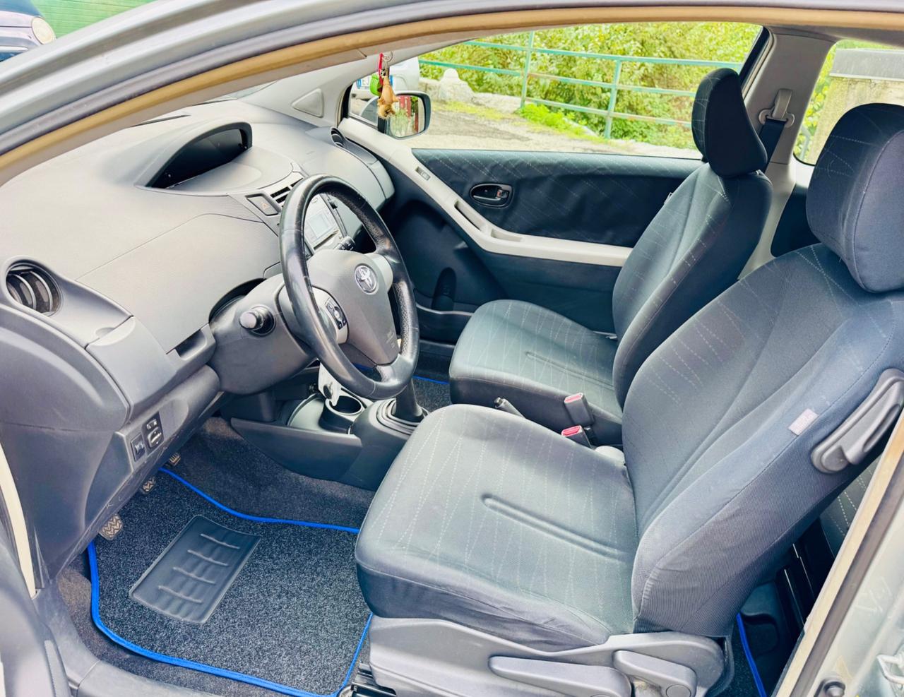 Toyota Yaris 1.0 3 porte Sol 100 mila km OK NEOPATENTATI