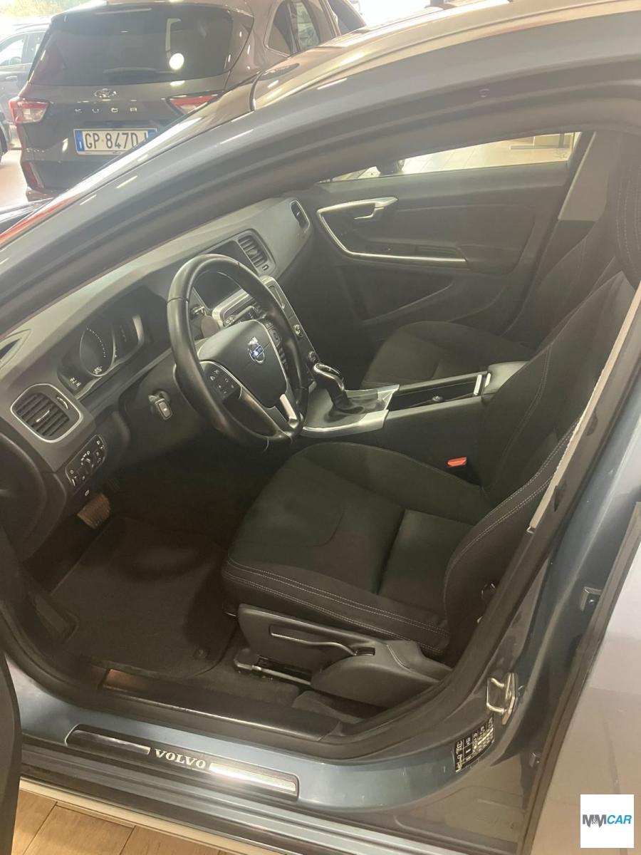 VOLVO - V60 - Cross Country D3 Geartronic Kinetic