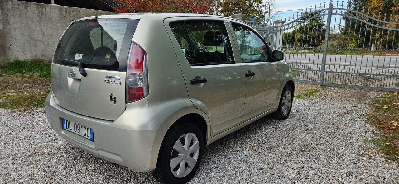 Daihatsu Sirion 1.0 Sho