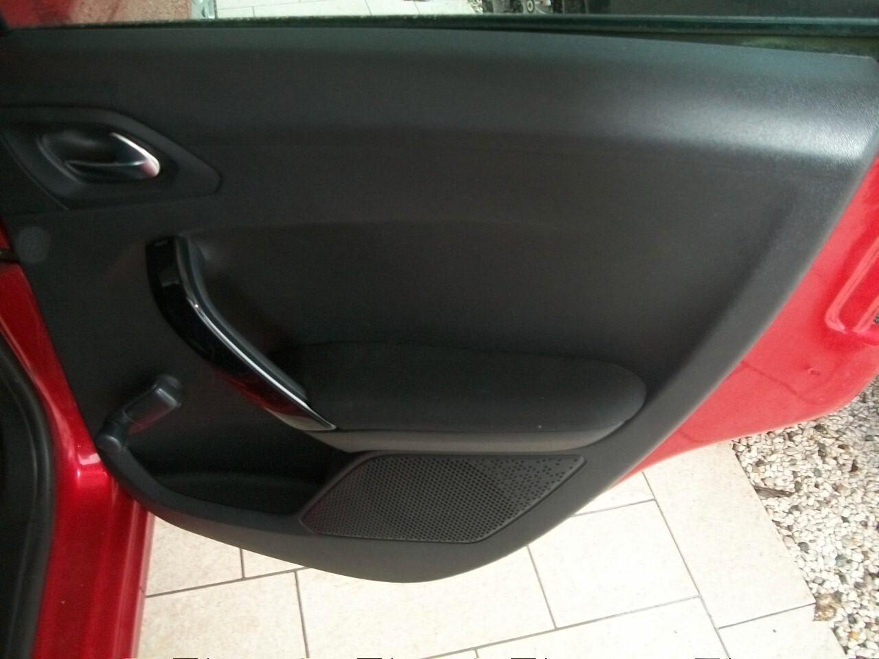 Peugeot 208 PureTech 82 5 porte Active riferimento fp836 CC 1199 EURO 06 KM 62940 TALIANDATI CON NAVI E SEDILI RISCALDATI GARANZIA UN ANNO SI NEOPATENTATI