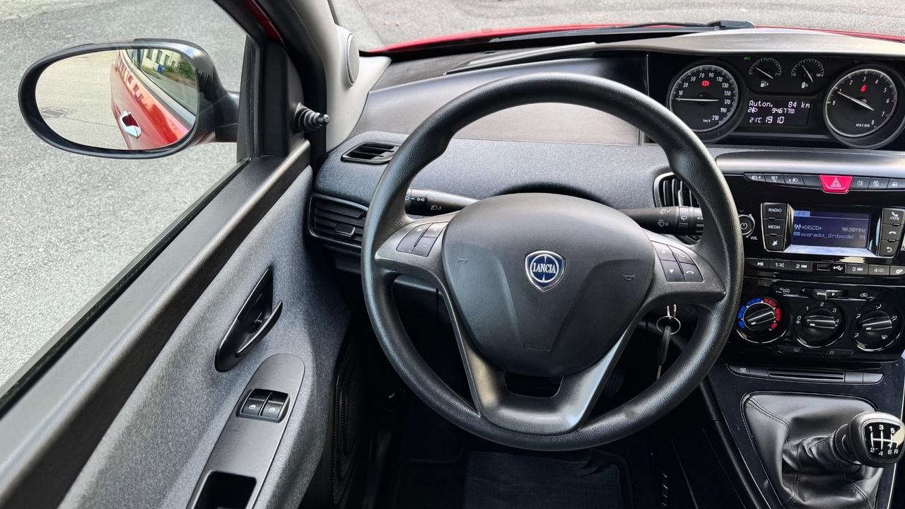 Lancia Ypsilon 1.0 FireFly 5 porte S&S Hybrid Ecochic Silver