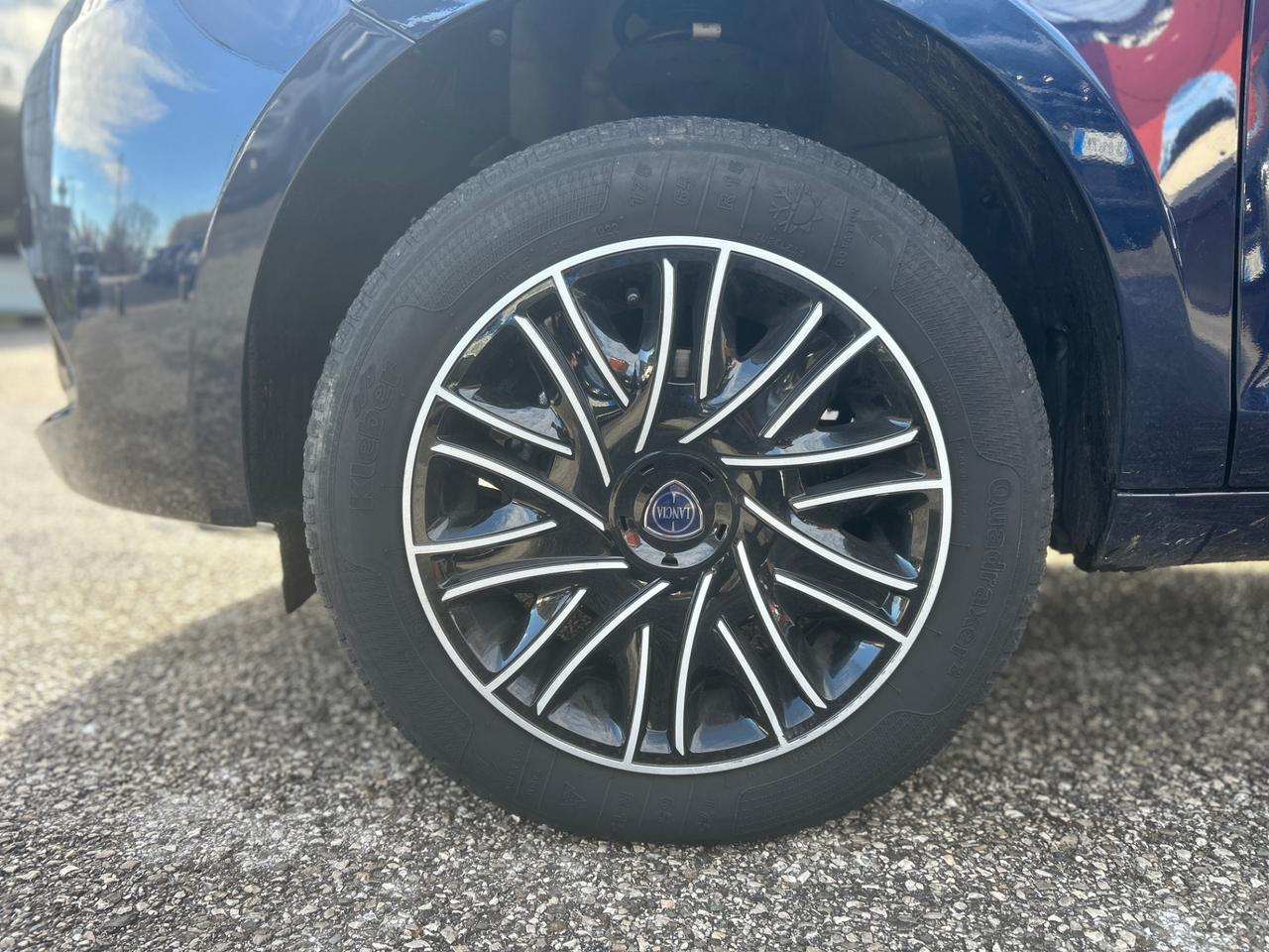 Lancia Ypsilon 0.9 t.air Gold metano 70cv