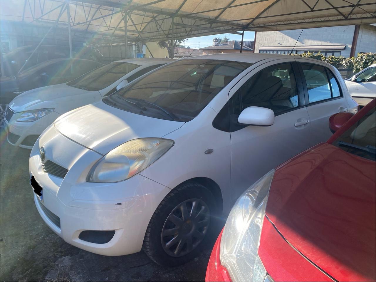 Toyota Yaris 1.0 5 porte Luxury pack AUTO PER NEOPATENTATI