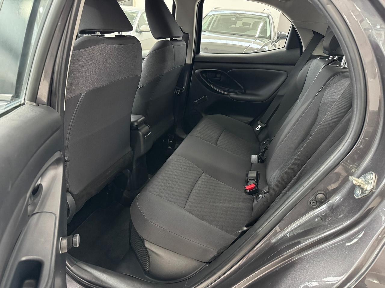 Yaris 1.5Hybrid Busines NAVI TELECAMERA BELLA
