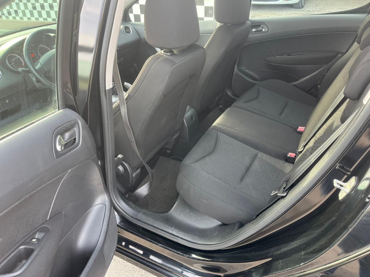Peugeot 308 1.4 benzina/gpl 2011