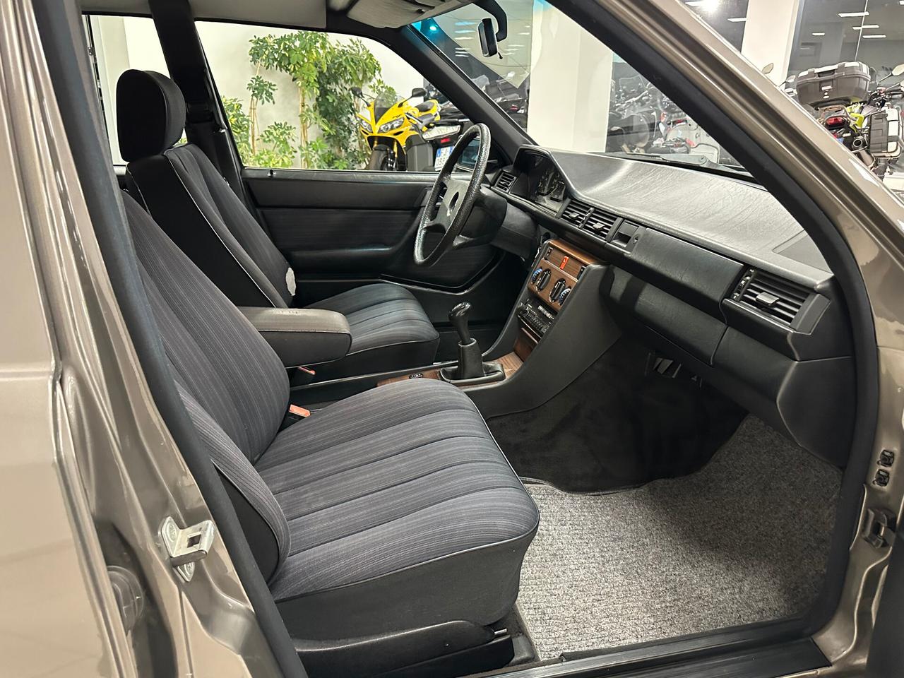 Mercedes-benz 200 E benzina Berlina 122 CV - 1986