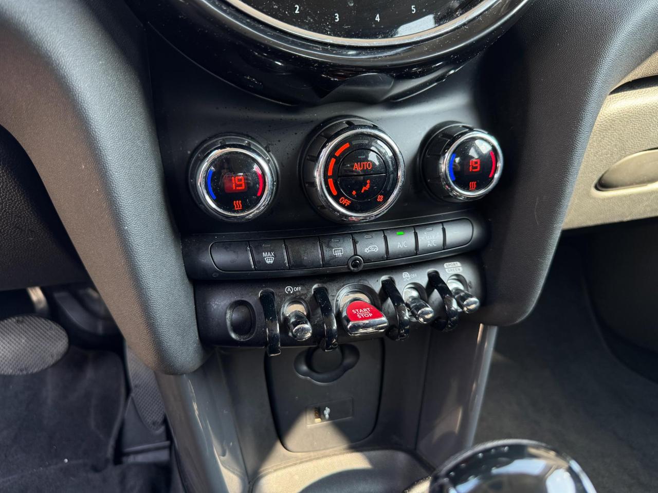 Mini 5 Porte One Essential 1.5 Twin Power Turbo 102cv Steptronic