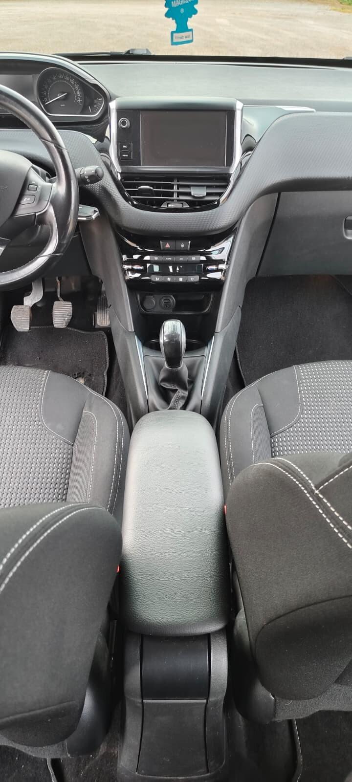 Peugeot 208 1.4 HDi 68 CV 5 porte Allure