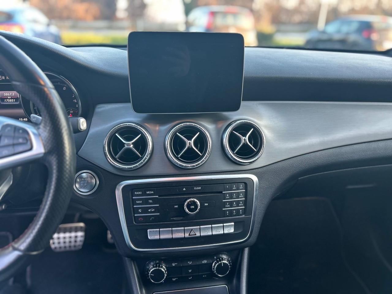 Mercedes-Benz CLA 180 Premium CLA 180 #8250