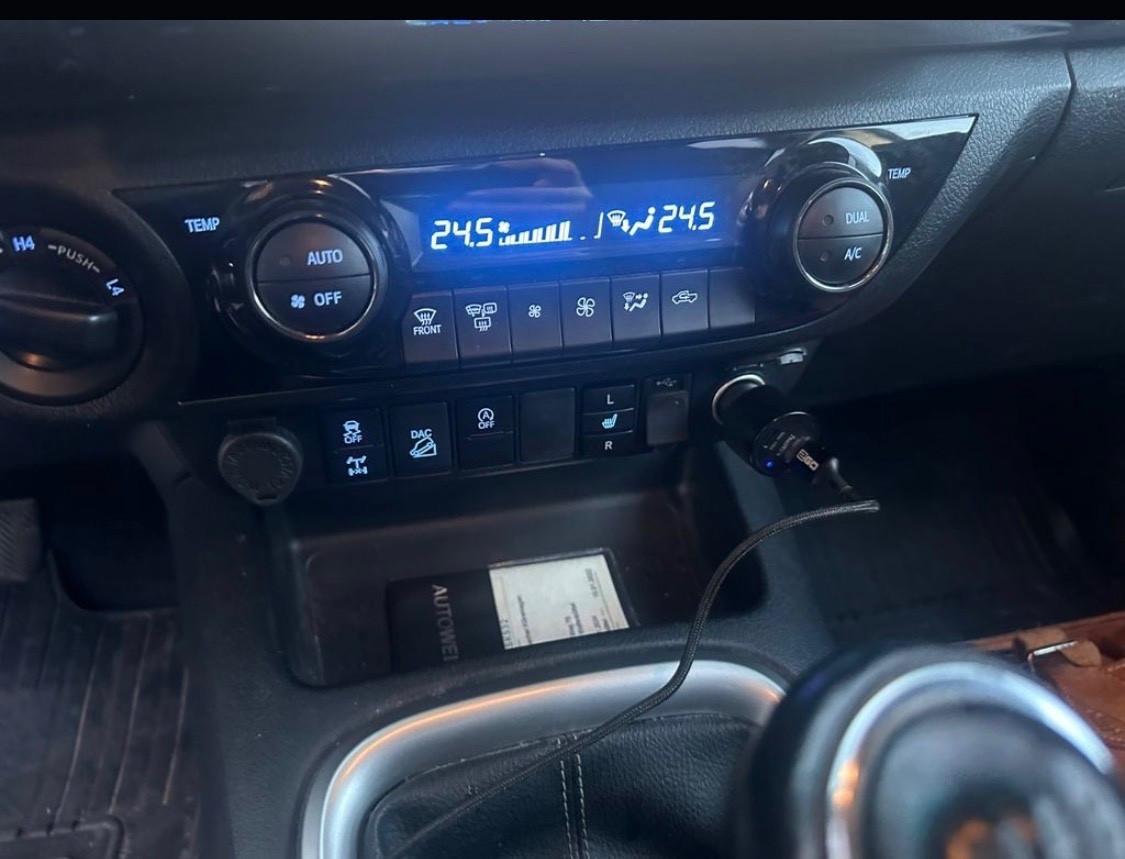 Toyota Hilux 2.4 D-4D 4WD 2 porte Extra Cab Lounge * Cambio 6M