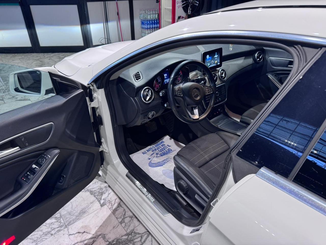 Mercedes-benz CLA 200 d Automatic Premium Dark Night