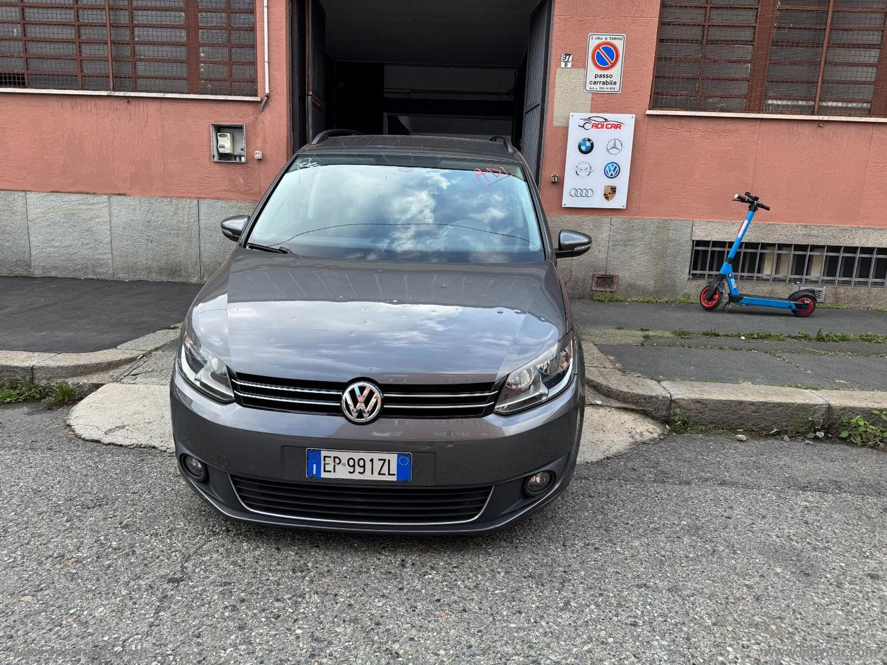 VOLKSWAGEN Touran 1.6 TDI 105 CV 7 POSTI