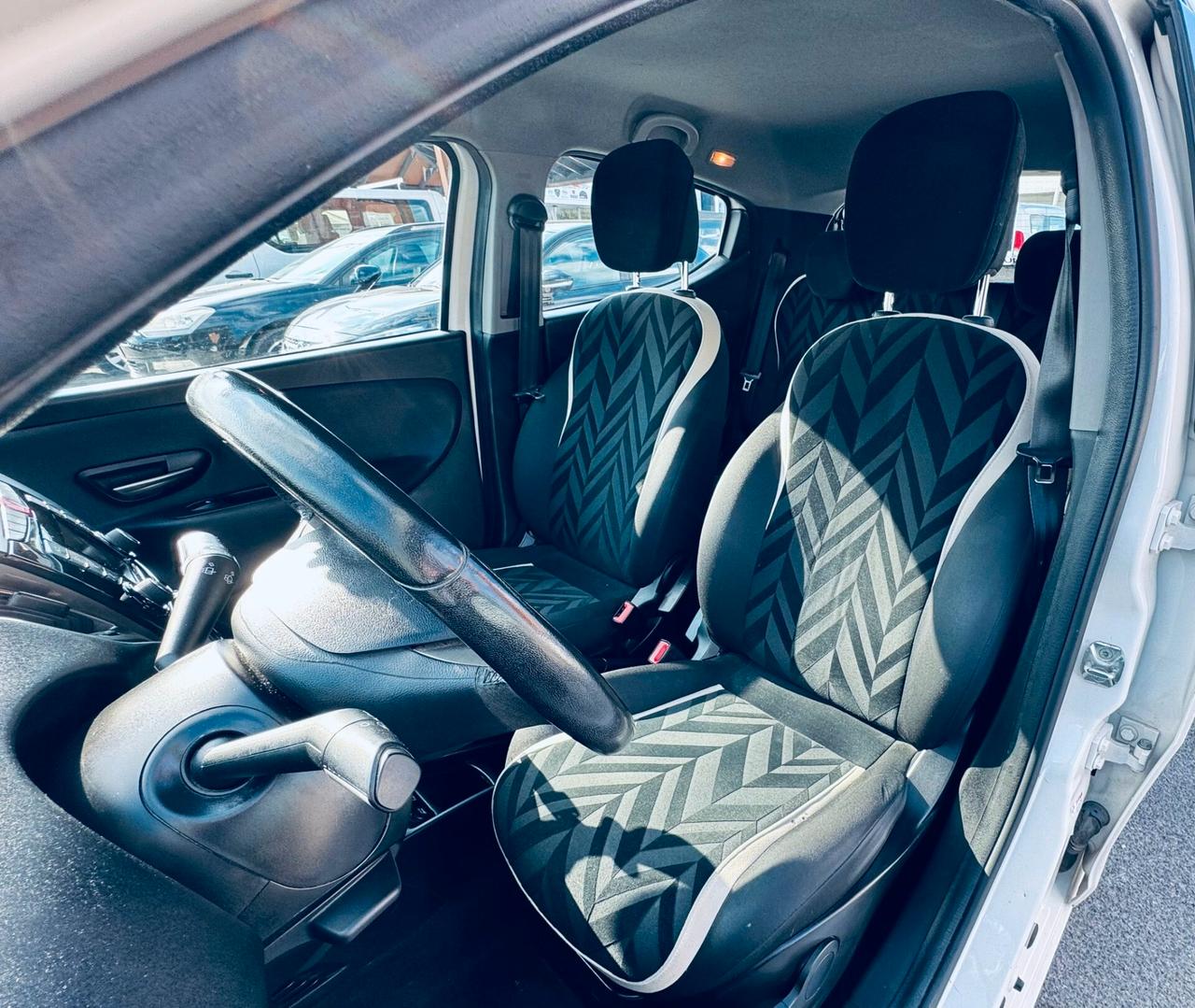 Lancia Ypsilon 1.2 69 CV 5 porte S&S Gold