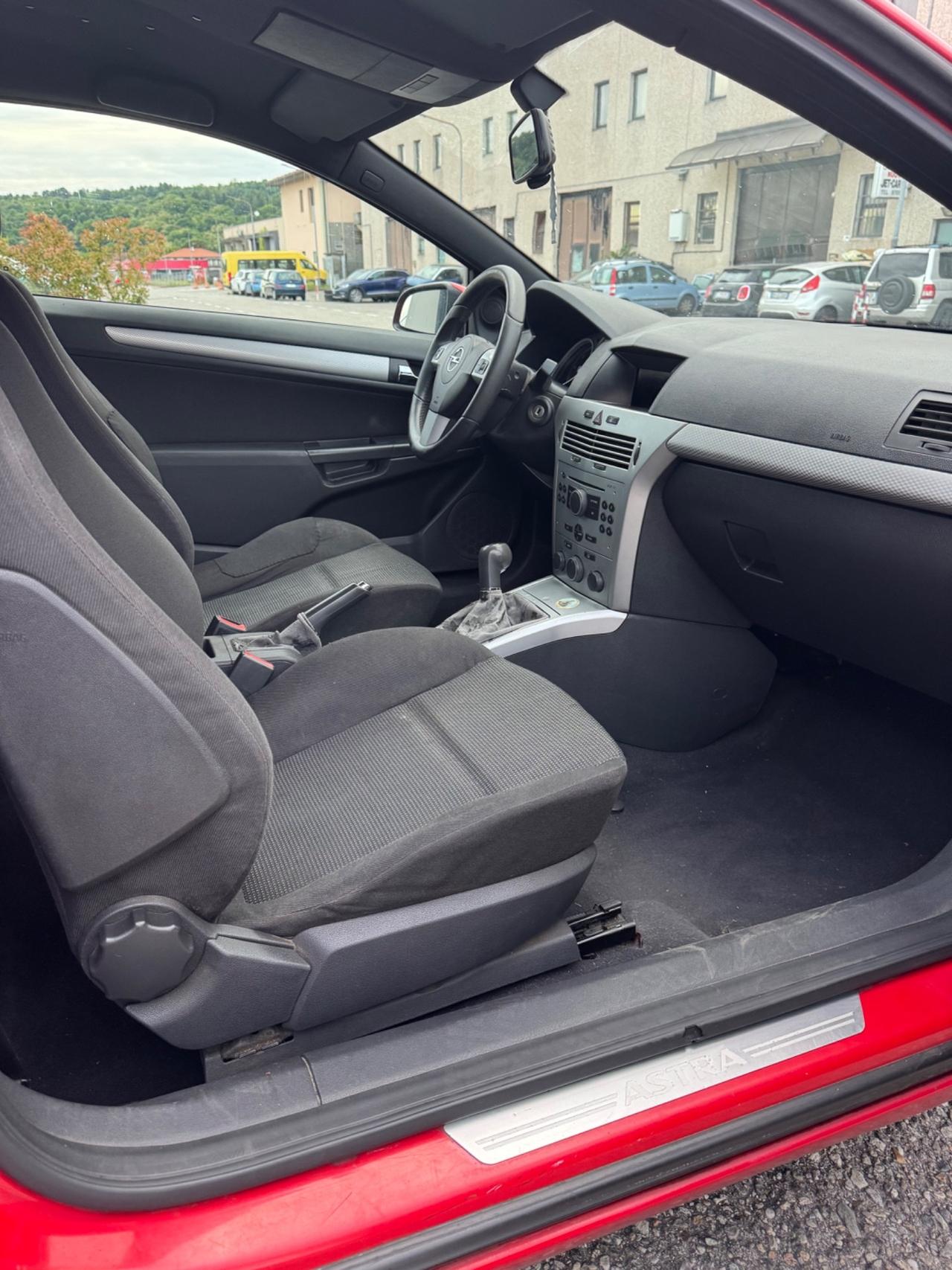 Opel Astra GTC 1.9 CDTI 120CV 3 porte Cosmo