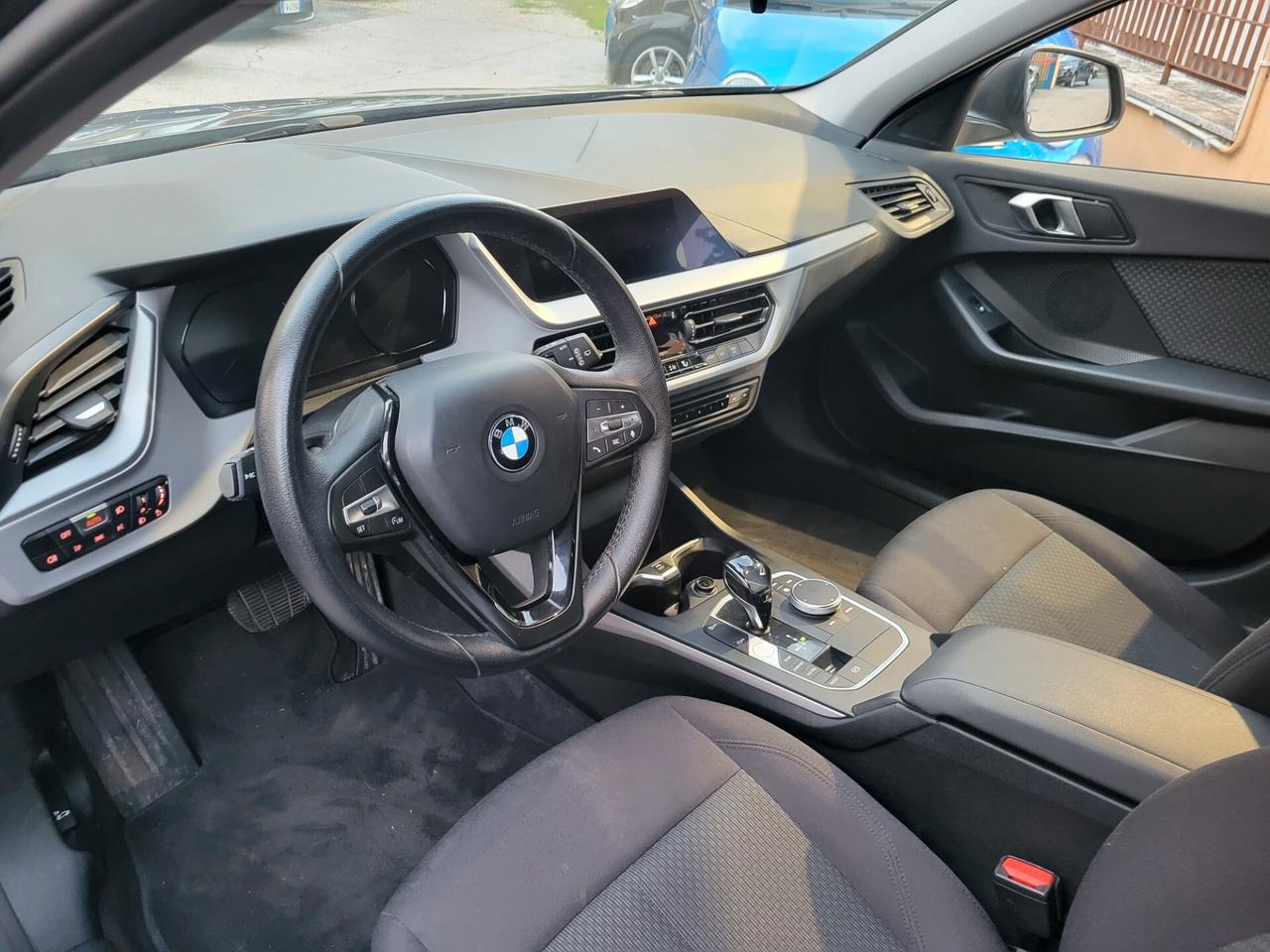 Bmw 116 116d 5p. Business Advantage