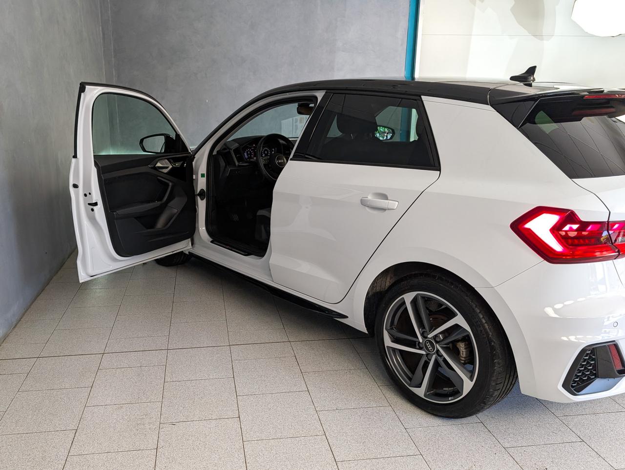 Audi A1 30 TFSI 116cv Adrenalin Black Edition S line