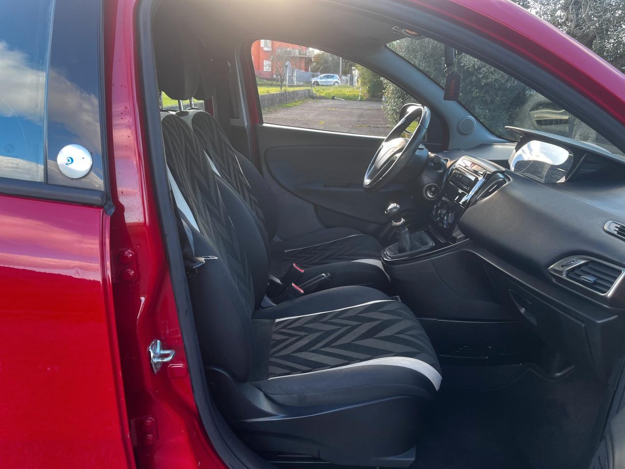 Lancia Ypsilon 1.2 69 CV 5 porte GPL Ecochic Silver