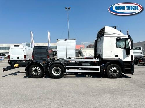 IVECO STRALIS 330, passo 3800, 3 asse sterzante, 2015, km 580.000