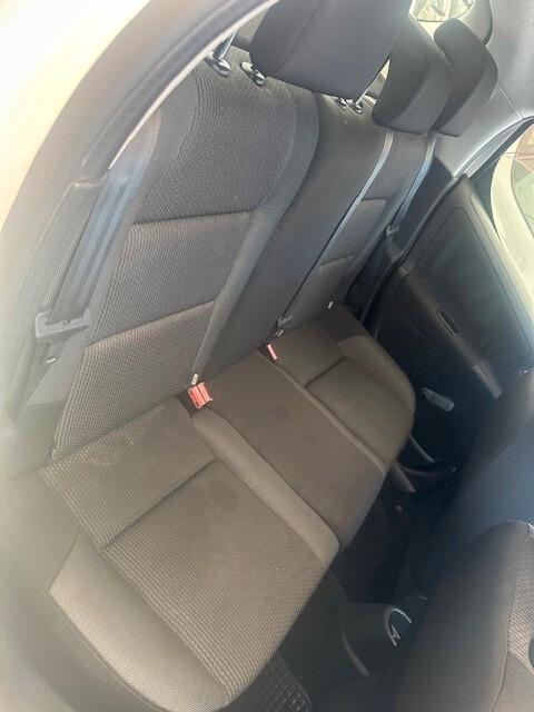 PEUGEOT 207 1,4 DIESEL