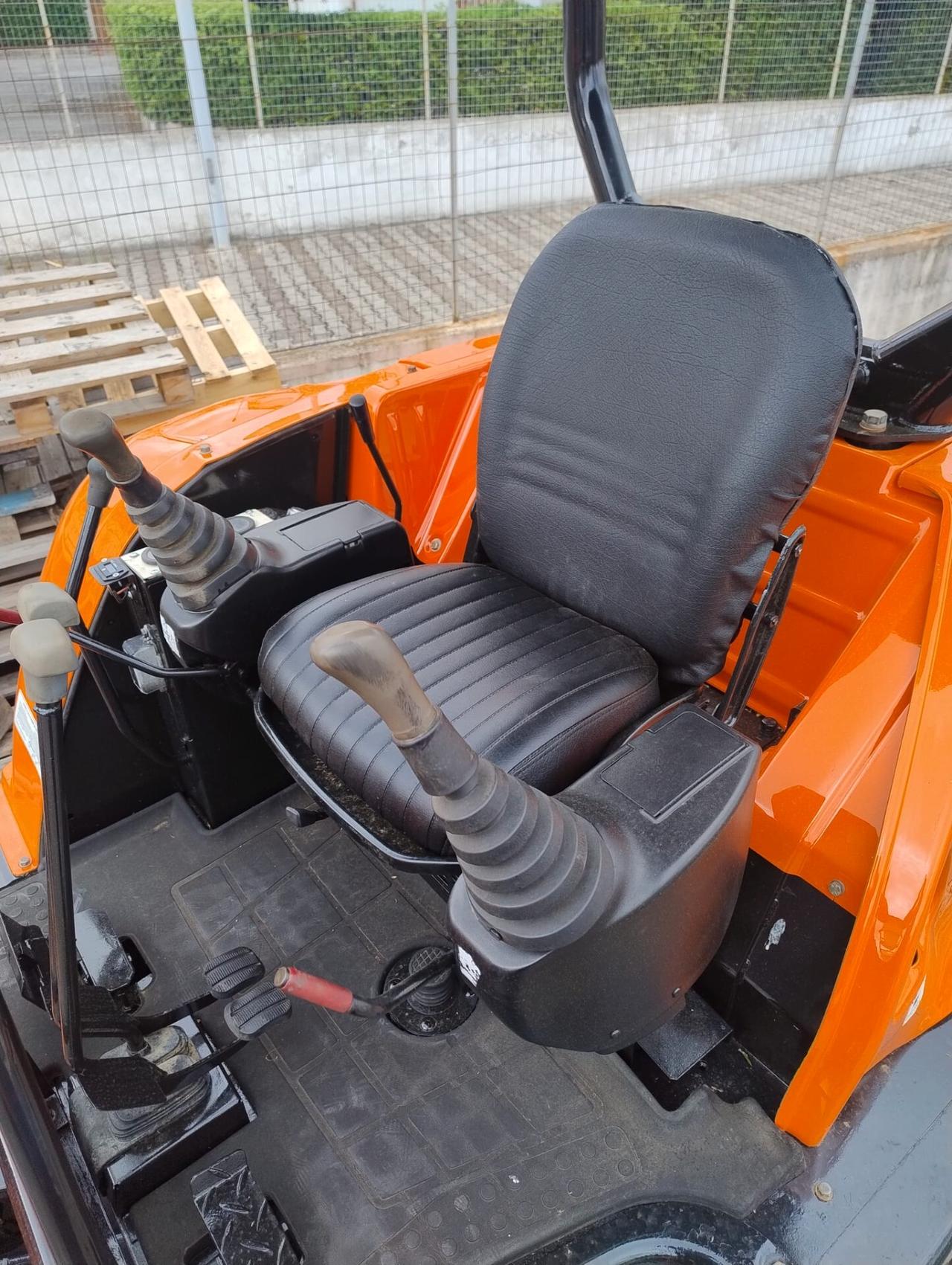 Escavatore Usato Hitachi EX 30- U (30 Quintali)