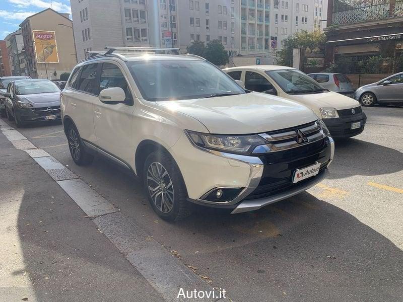 Mitsubishi Outlander Outlander 2.2 DI-D 4WD Instyle Plus SDA 7 posti (PROMO)