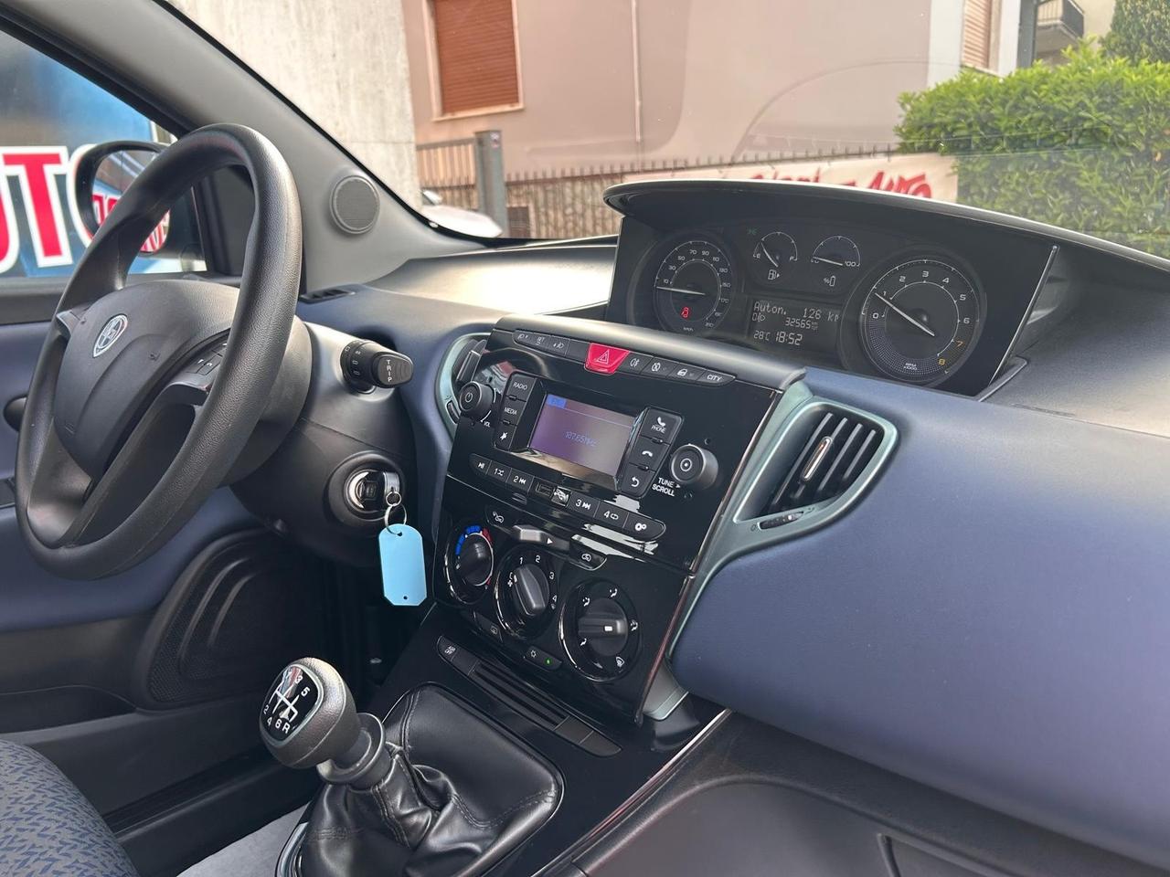 Lancia Ypsilon 1.0 FireFly 5 porte S&S Hybrid Gold