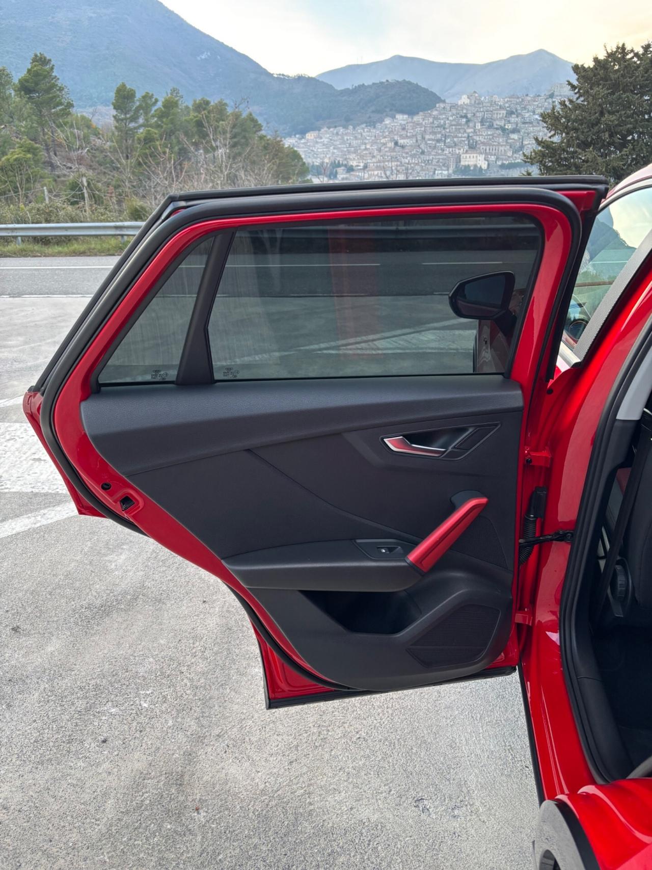 Audi Q2 1.6 TDI S line RED Edition