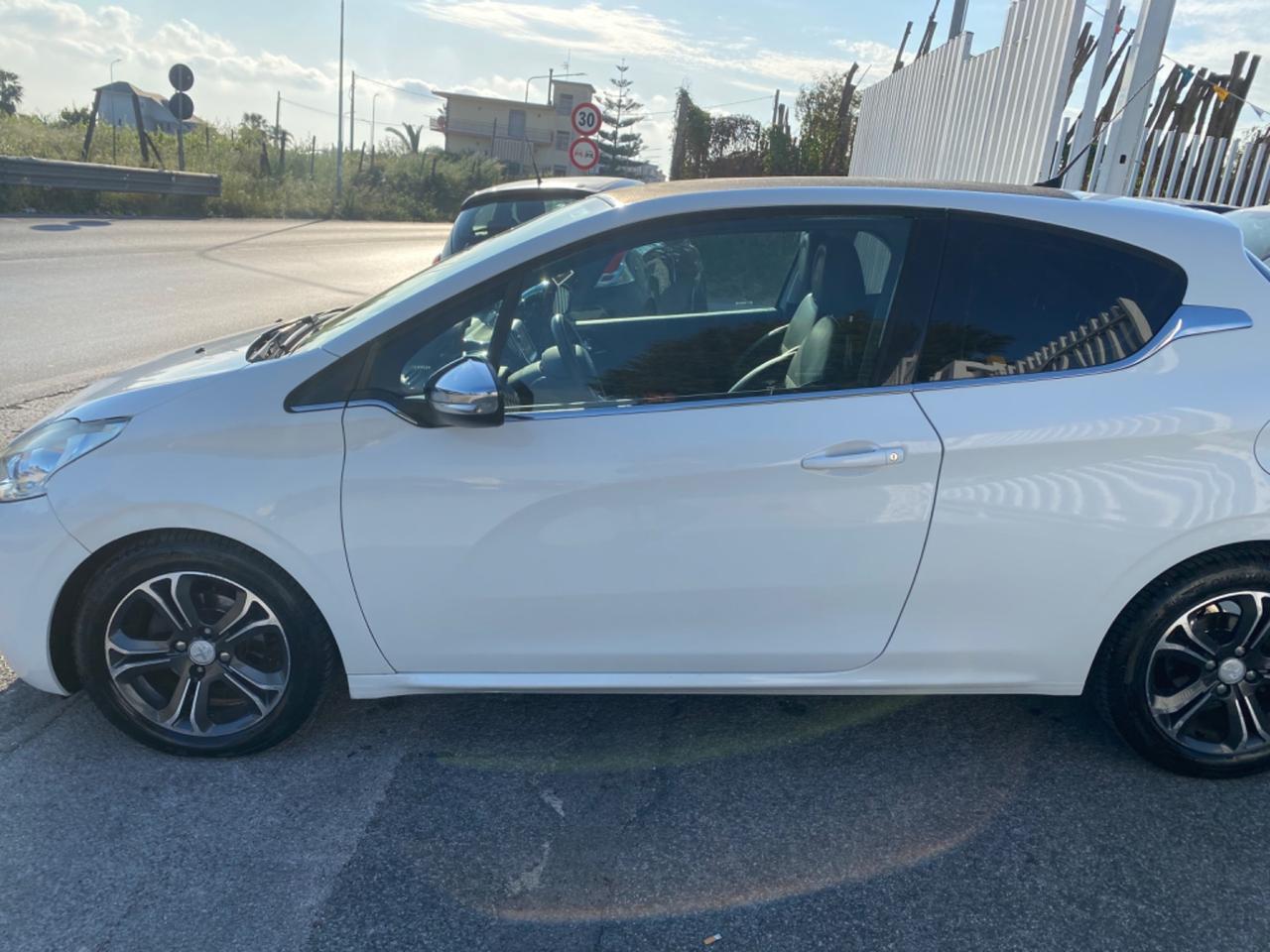 Peugeot 208 1.6 e-HDi 92 CV Stop&Start 3 porte Active