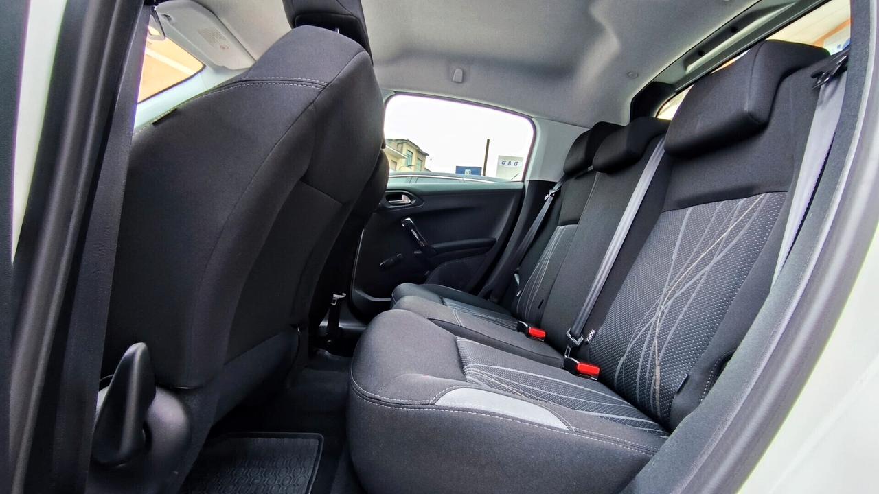 Peugeot 208 1.4 HDi 68 CV 5 Porte