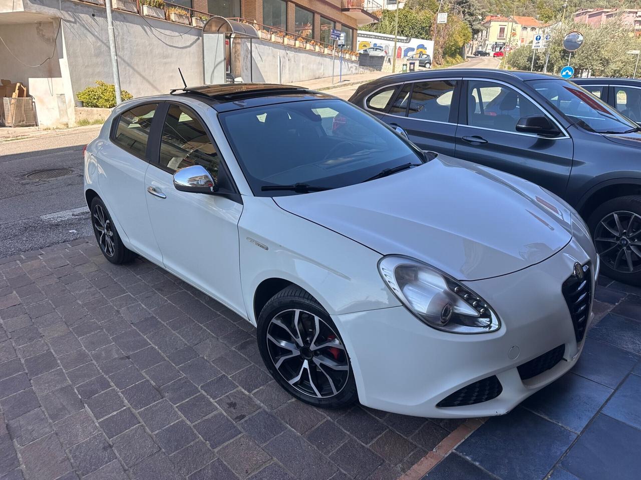 Alfa Romeo Giulietta 1.6 JTDm-2 105 CV Distinctive tetto apribile